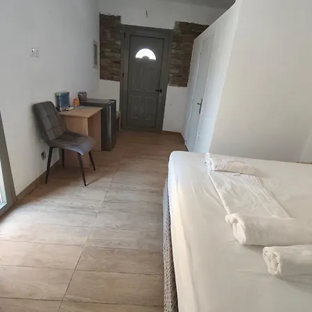 Stonerooms * Ándros